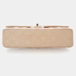 Pre Owned حقيبة شانيل فلاب مزدوج كلاسيكية حجم متوسط كافيار بيج لؤلؤي