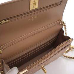 مملوكة مسبقًا محفظة بسلسلة شانيل جلد كافيار مبطن