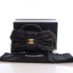 مملوكة مسبقًا حقيبة شانيل صغيرة من جلد العجل اللامع مع فيونكة