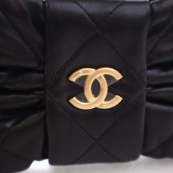 مملوكة مسبقًا حقيبة شانيل صغيرة من جلد العجل اللامع مع فيونكة