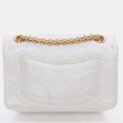 Pre Owned حقيبة شانيل ميني جلد خروف مزخرف زهري إعادة إصدار 2.55 مع رفرف 224