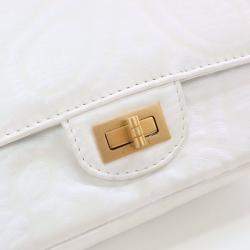 Pre Owned حقيبة شانيل ميني جلد خروف مزخرف زهري إعادة إصدار 2.55 مع رفرف 224