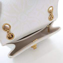 Pre Owned حقيبة شانيل ميني جلد خروف مزخرف زهري إعادة إصدار 2.55 مع رفرف 224