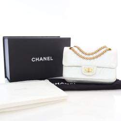 Pre Owned حقيبة شانيل ميني جلد خروف مزخرف زهري إعادة إصدار 2.55 مع رفرف 224