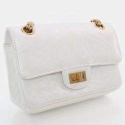 Pre Owned حقيبة شانيل ميني جلد خروف مزخرف زهري إعادة إصدار 2.55 مع رفرف 224