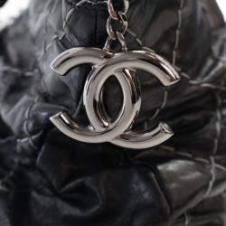 Pre Owned حقيبة يد شانيال توت جلد عجل أسود بغرز برية