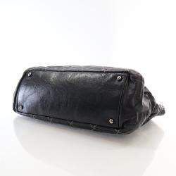 Pre Owned حقيبة يد شانيال توت جلد عجل أسود بغرز برية