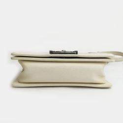 مملوكة مسبقًا حقيبة شانيل بوي عاج صغيرة كافيار