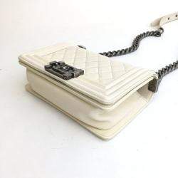 مملوكة مسبقًا حقيبة شانيل بوي عاج صغيرة كافيار