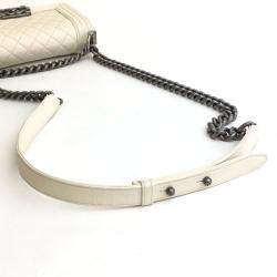 مملوكة مسبقًا حقيبة شانيل بوي عاج صغيرة كافيار