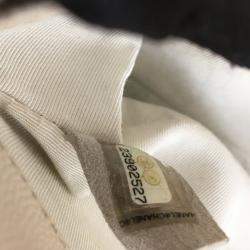 مملوكة مسبقًا حقيبة شانيل بوي عاج صغيرة كافيار