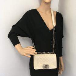 مملوكة مسبقًا حقيبة شانيل بوي عاج صغيرة كافيار