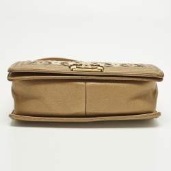 مملوكة مسبقًا حقيبة شانيل بوي سي سي مفرغة متوسطة ذهبية بقلاب