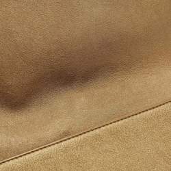 مملوكة مسبقًا حقيبة شانيل بوي سي سي مفرغة متوسطة ذهبية بقلاب