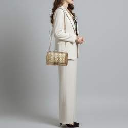 مملوكة مسبقًا حقيبة شانيل بوي سي سي مفرغة متوسطة ذهبية بقلاب