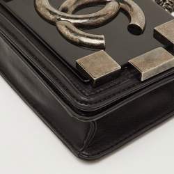 مملوكة مسبقًا حقيبة كتف شانيل بوي بريك جلد أسود CC فليكسيجلاس رفرف كروس بودي