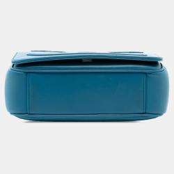 مملوكة مسبقًا حقيبة شانيل بغطاء جنون شعار CC جلد الحمل الأزرق