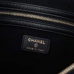 مملوكة مسبقًا Chanel Black Large Quilted Caviar Boy O Case Clutch