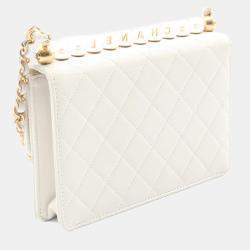 مملوكة مسبقًا Chanel Chic Pearl White Lambskin Leather Crossbody Bag