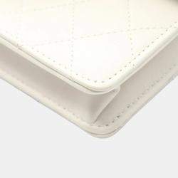 مملوكة مسبقًا Chanel Chic Pearl White Lambskin Leather Crossbody Bag