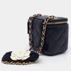 Pre Owned حقيبة كروس بودي صغيرة شانيل جلد أسود كاميليا فانيتي