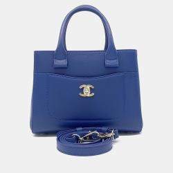 مملوكة مسبقًا Chanel Blue Leather Neo Bag Mini