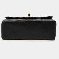 مملوكة مسبقًا حقيبة شانيل فلاب مفردة صغيرة مربعة ساتان باللون الأسود