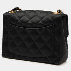 مملوكة مسبقًا حقيبة شانيل فلاب مفردة صغيرة مربعة ساتان باللون الأسود