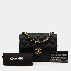 مملوكة مسبقًا حقيبة شانيل فلاب مفردة صغيرة مربعة ساتان باللون الأسود