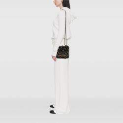 مملوكة مسبقًا حقيبة شانيل سوداء جلد عجل لامع صغيرة 22