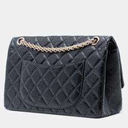 مملوكة مسبقًا حقيبة شانيل رفرف مزدوج جلد عجل قديم أسود إصدار 2.55 رقم 226