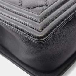 مملوكة مسبقًا Chanel Boy Chanel Shoulder Bag Leather Black