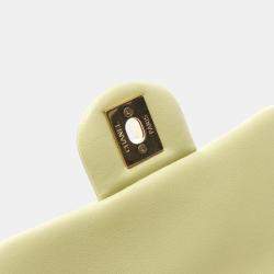 مملوكة مسبقًا حقيبة شانيل كتف صغيرة ميني ماتلاسيه جلد خراف مسكة حلقة أخضر