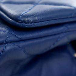 مملوكة مسبقًا حقيبة شانيل غطاء فردي بيرل كرش كلاسيكي مستطيلة صغيرة زرقاء جلد خروف