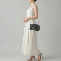 مملوكة مسبقًا Chanel Statement Medium Black Chevron Leather Flap Bag