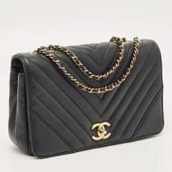 مملوكة مسبقًا Chanel Statement Medium Black Chevron Leather Flap Bag