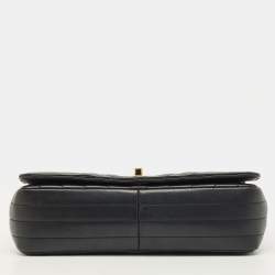 مملوكة مسبقًا Chanel Statement Medium Black Chevron Leather Flap Bag