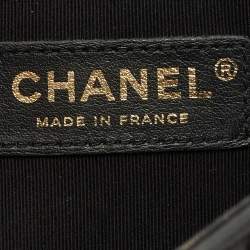 مملوكة مسبقًا Chanel Statement Medium Black Chevron Leather Flap Bag