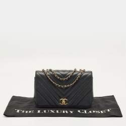 مملوكة مسبقًا Chanel Statement Medium Black Chevron Leather Flap Bag