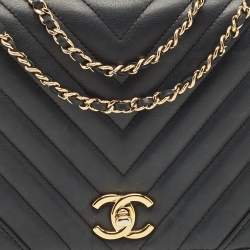 مملوكة مسبقًا Chanel Statement Medium Black Chevron Leather Flap Bag