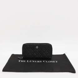Pre Owned Chanel CC Black Quilted Coated Tweed Zip Around Wallet