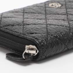 Pre Owned Chanel CC Black Quilted Coated Tweed Zip Around Wallet
