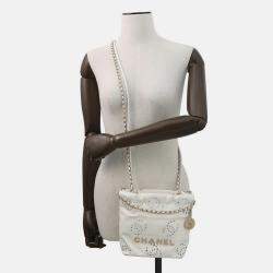 مملوكة مسبقًا حقيبة كتف شانيل شانيل 22 بسلسلة وكوكو لكمة جلد عجل لامع أبيض حجم صغير