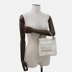 مملوكة مسبقًا حقيبة كتف شانيل شانيل 22 بسلسلة وكوكو لكمة جلد عجل لامع أبيض حجم صغير