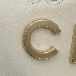 مملوكة مسبقًا حقيبة كتف شانيل شانيل 22 بسلسلة وكوكو لكمة جلد عجل لامع أبيض حجم صغير