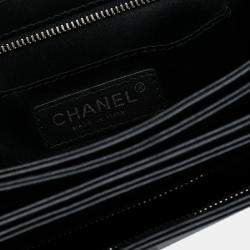 مملوكة مسبقًا Chanel Black Medium Quilted Lambskin Clams Pocket Accordion Flap