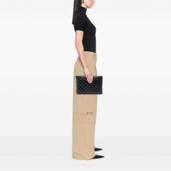 Pre Owned حقيبة كلتش شانيل سوداء متوسطة جلد خروف مبطن لؤلؤة