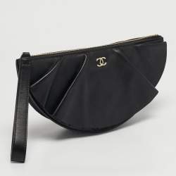 مملوكة مسبقًا حقيبة كلتش شانيل جلد مبطن بموجة سوداء