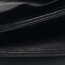 مملوكة مسبقًا حقيبة كلتش شانيل جلد مبطن بموجة سوداء