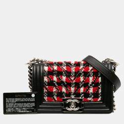 مملوكة مسبقًا حقيبة كتف شانيل بوي شانيل صغيرة بسلسلة من قماش التويد الأحمر والأسود